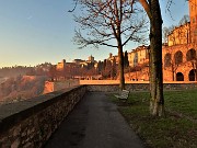 60 Il Viale delle mura si colora di tramonto